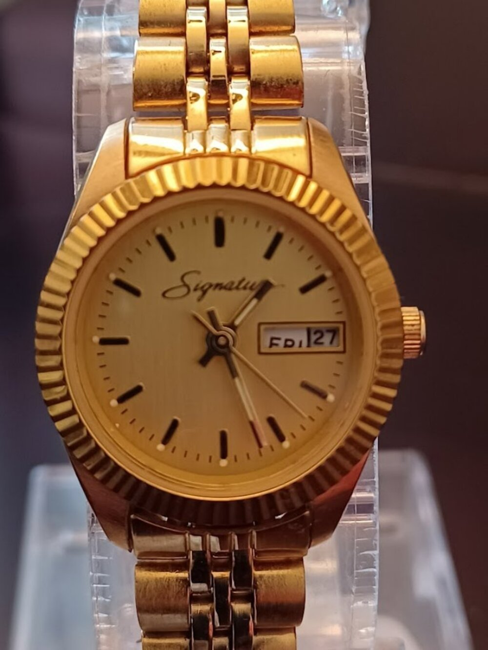 Vintage SHARP SIGNATURE 347245-P Gold Tone Watch w/ Day/Date Display WORKS!